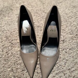 Zara Women's Beige Pointed Heels